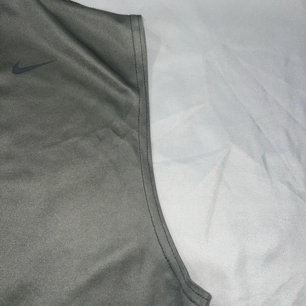 Nike Dri-Fit M Grey Tank Top Center Swoosh Men's/ Unisex‎ Basketball Sport 271